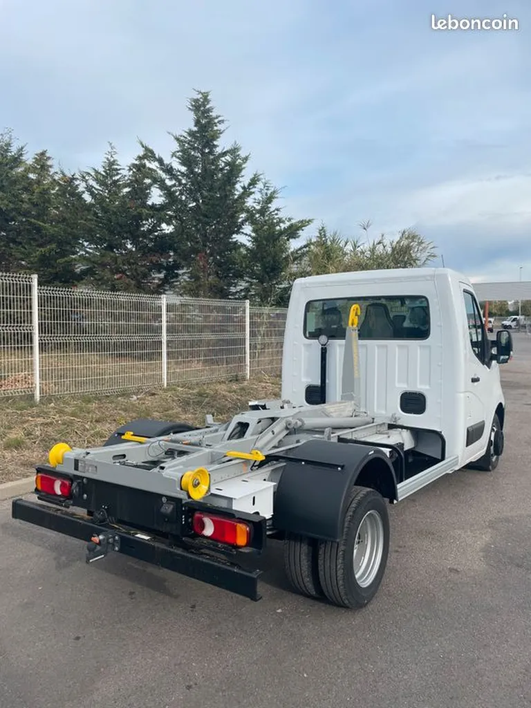 NISSAN INTERSTAR 2.3 145CV POLY BENNE BRAS 3T CORNUT ET UNE BENNE