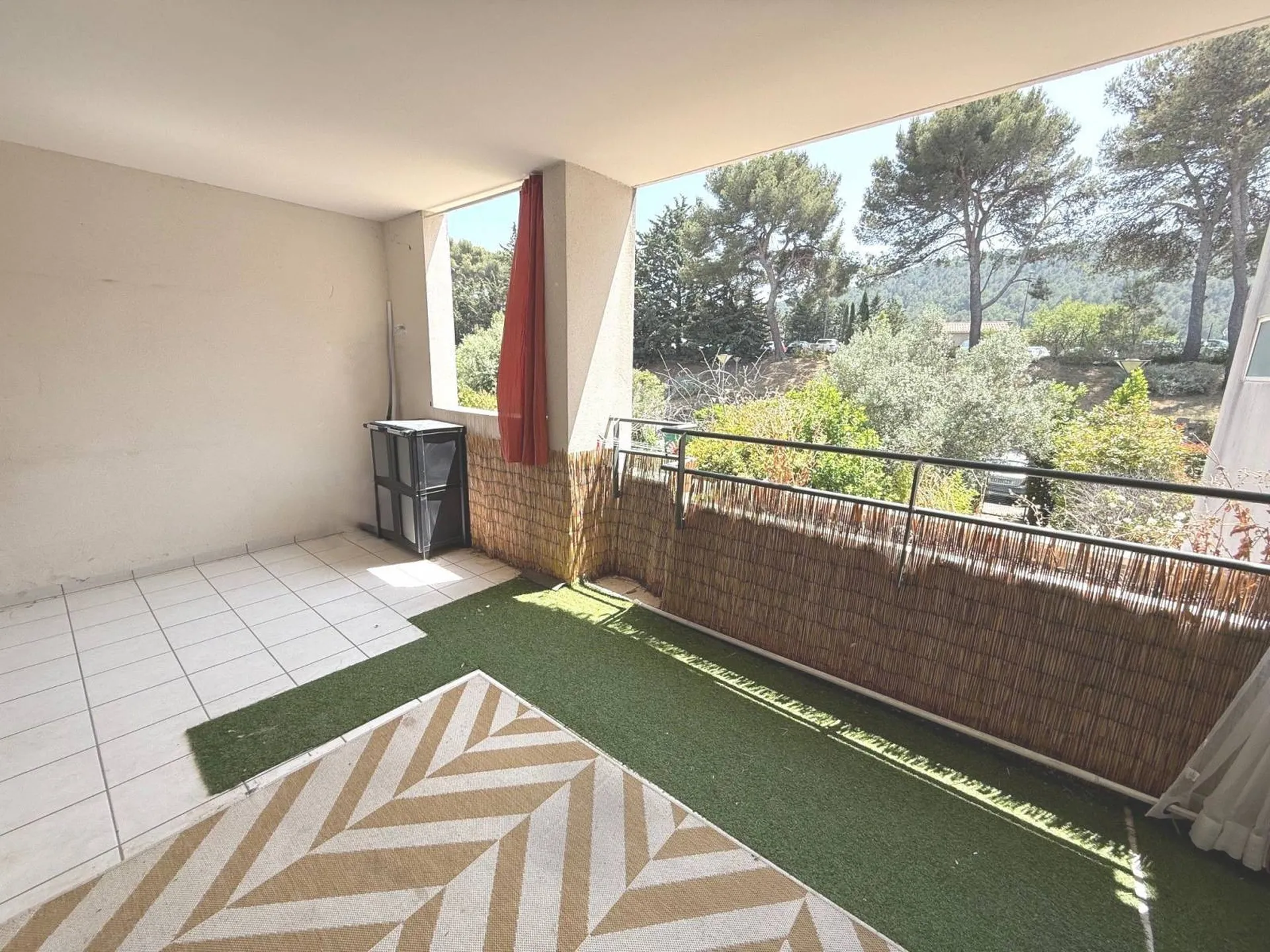 Belle terrasse de 15m² expo sud ROQUEFORT LA BEDOULE