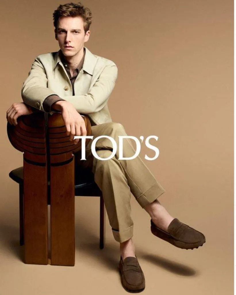La collection pour homme Tod's Printemps-été 2024  des images de classe et d'élégance à l'italienne.