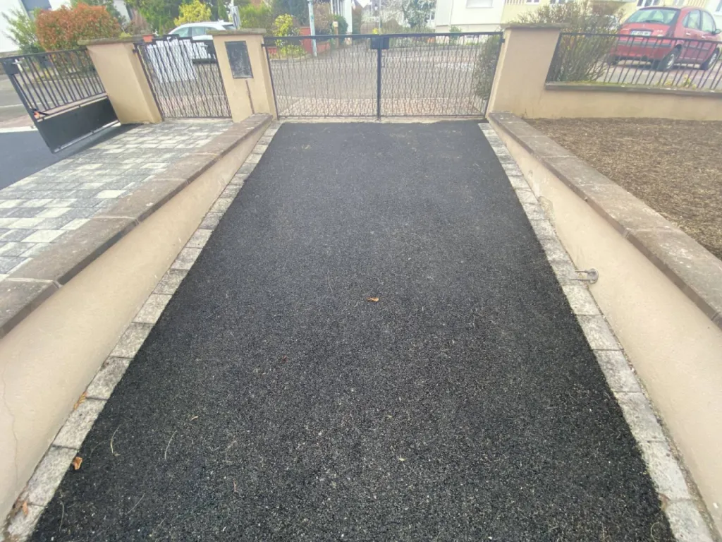 Pose d'enrobé pour entrée de garage à Lipsheim, près de Strasbourg CLK