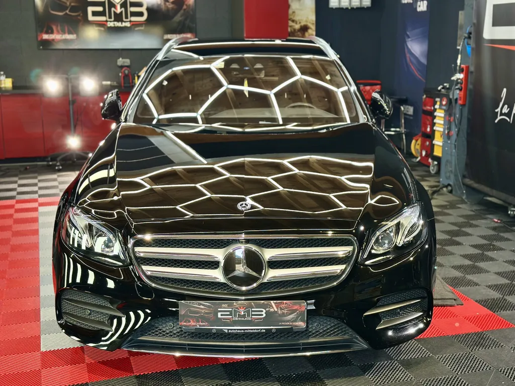 Mercedes E400 – Préparation esthétique haut de gamme & traitement céramique professionnel à Lyon et alentours 