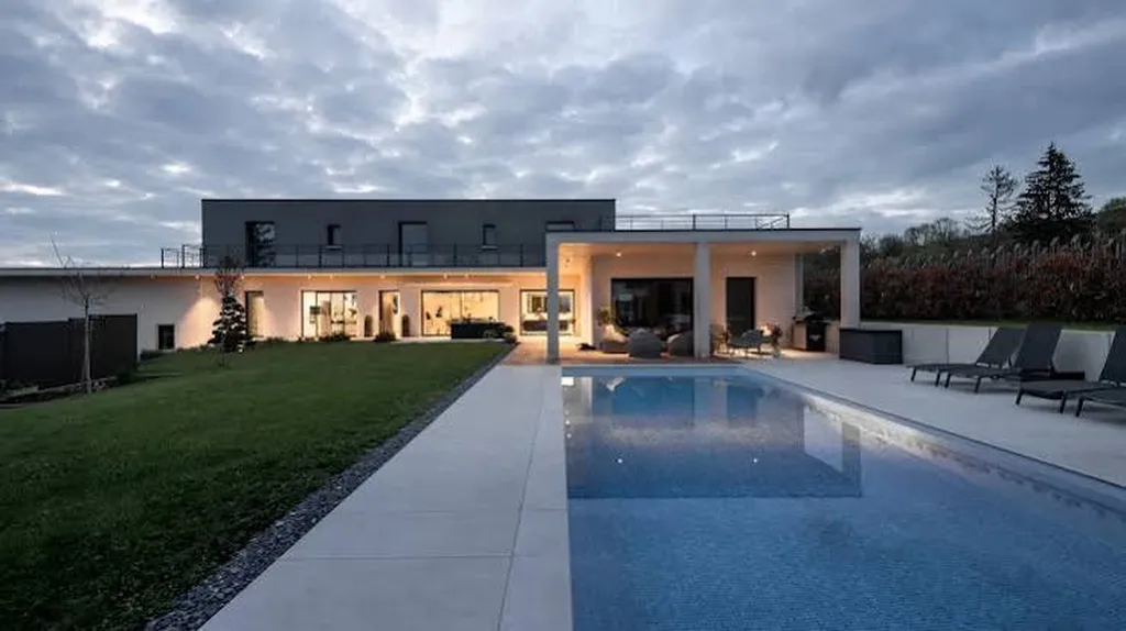 Extension d'une maison avec piscine à Sèvres proche de Vaucresson