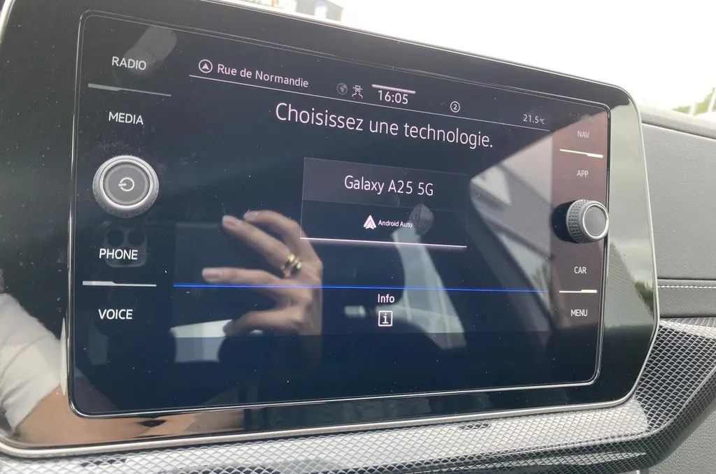 Volkswagen T-Cross R-Line d’occasion automatique essence à vendre à Rouen chez concessionnaire