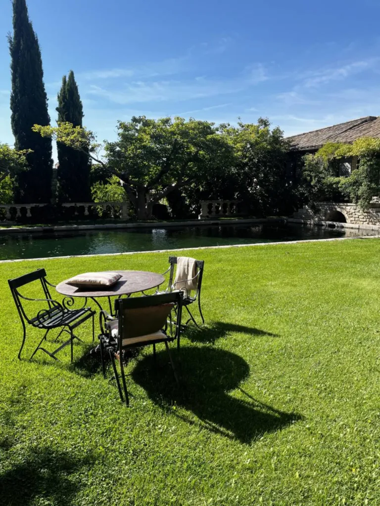 La pierre de France Montagnac, pierres naturelles françaises pour dallage, pavé, revêtement, décoration