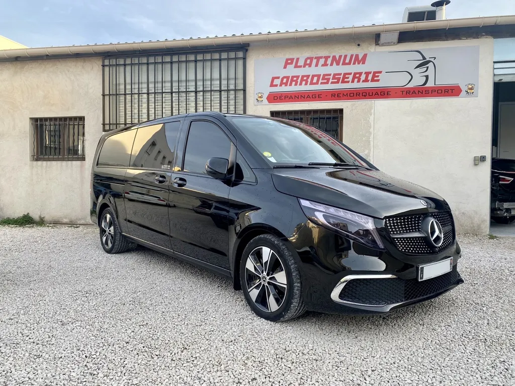choc arrière  Mercedes Classe V  franchise offerte et prêt de véhicule proche d’Aubagne et Marseille réparation toutes assurances et toutes marques 
