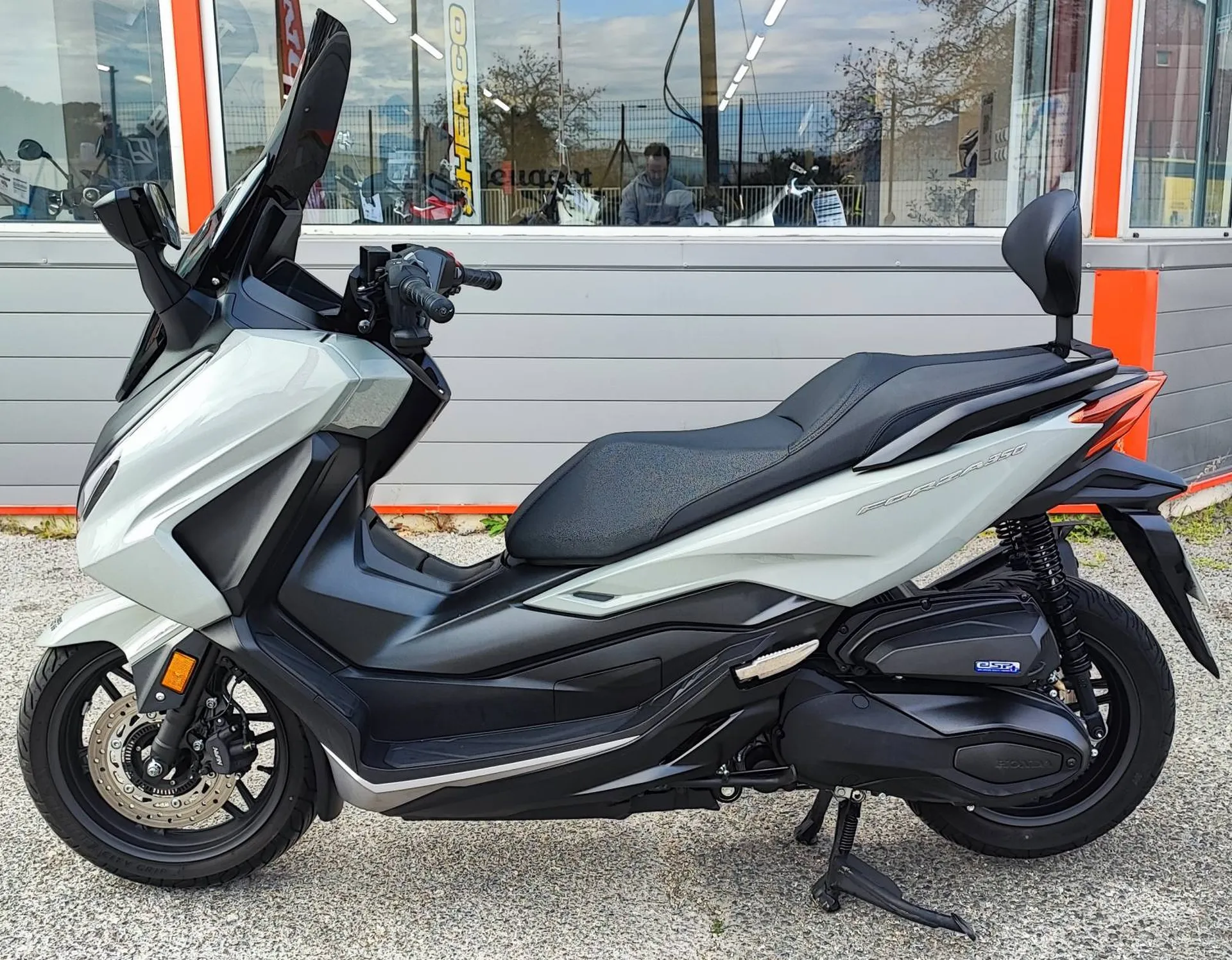 HONDA FORZA 350 DU 03/2023 AVEC 8750 KM