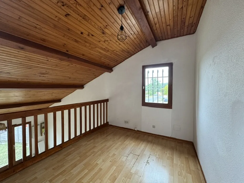 Maison à étage de 3 chambres avec garage