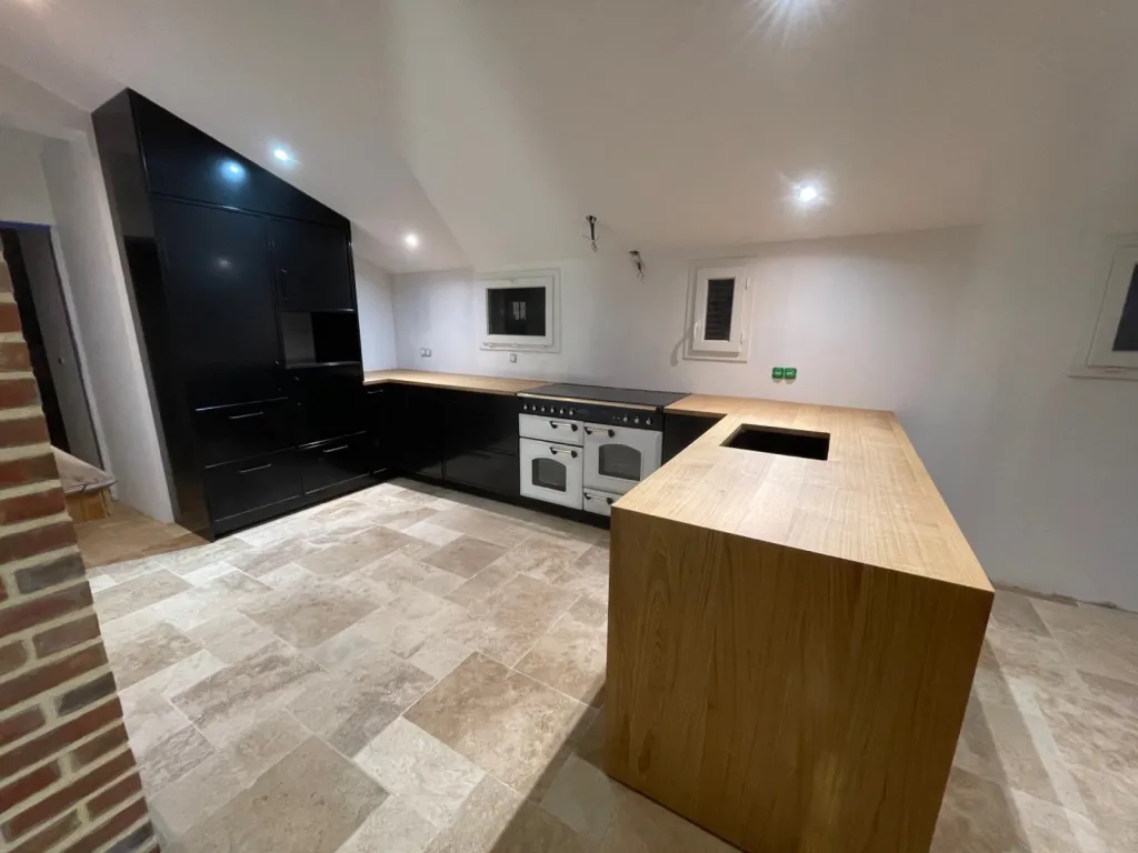  Fabrication et pose d'une cuisine sur-mesure à Bordeaux