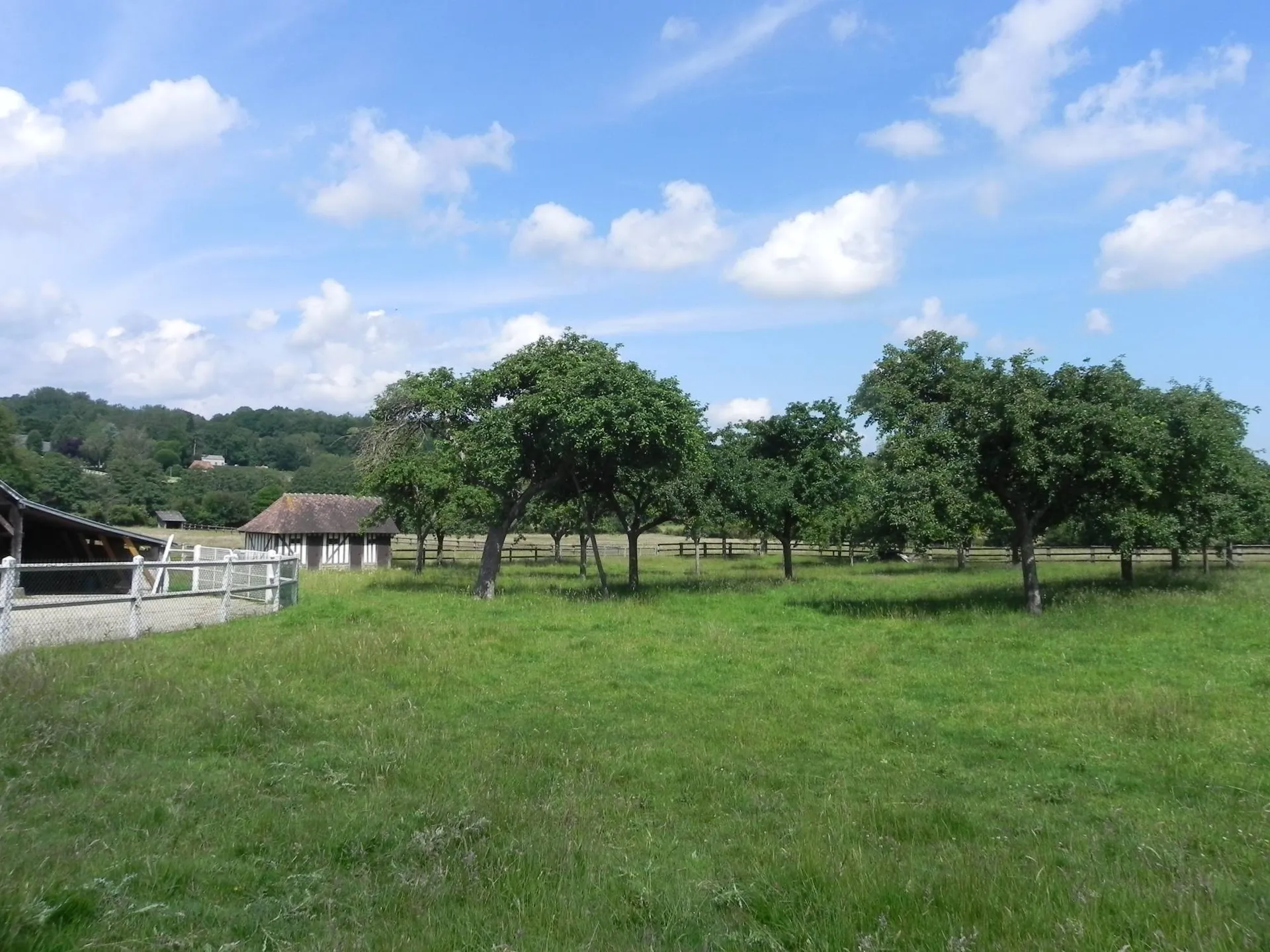A acquérir, Propriété Normande composée de plusieurs bâtisses dans la vallée de 