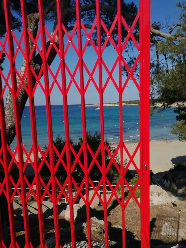 Installer une grille articulée extensible pour bar de plage à Port-Saint-Louis-du-Rhône proche de Fos-sur-Mer