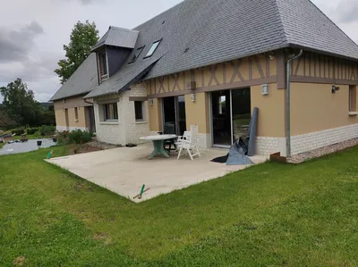Maisons à pans de bois colombages et pierres de pays dans le Calvados 14 proche Deauville
