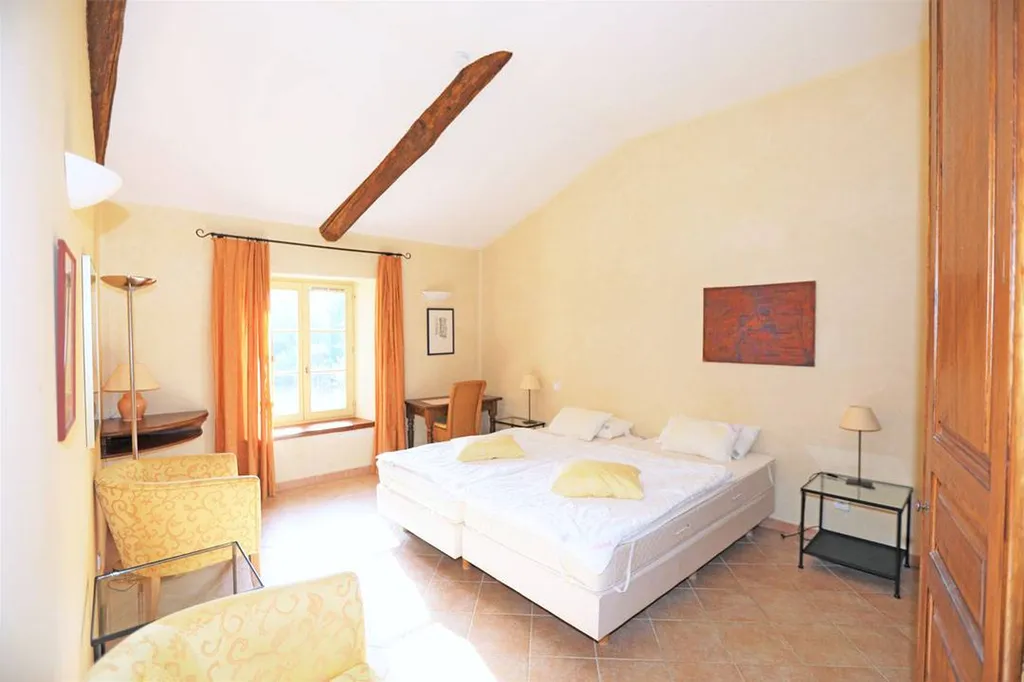 à Monteux, superbe propriété posée au coeur d'un parc de 7300m²   