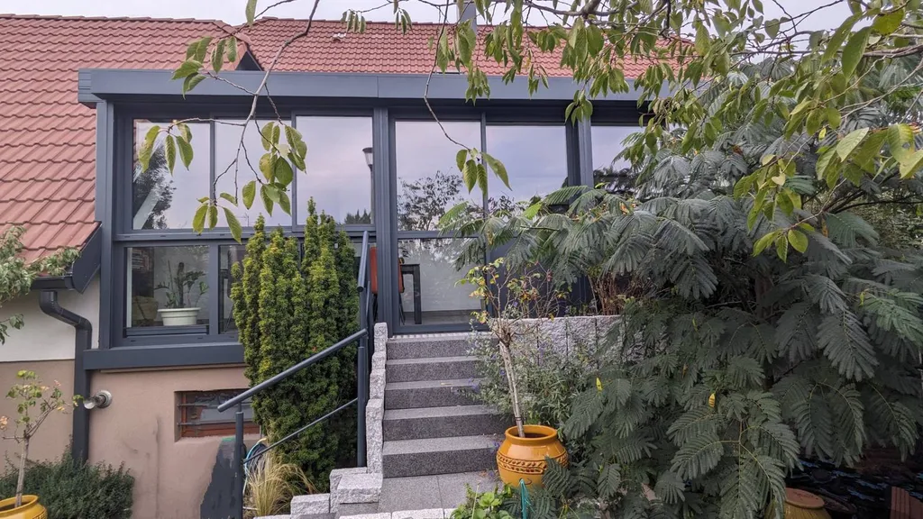 Véranda contemporaine à toit plat à Haguenau en Alsace