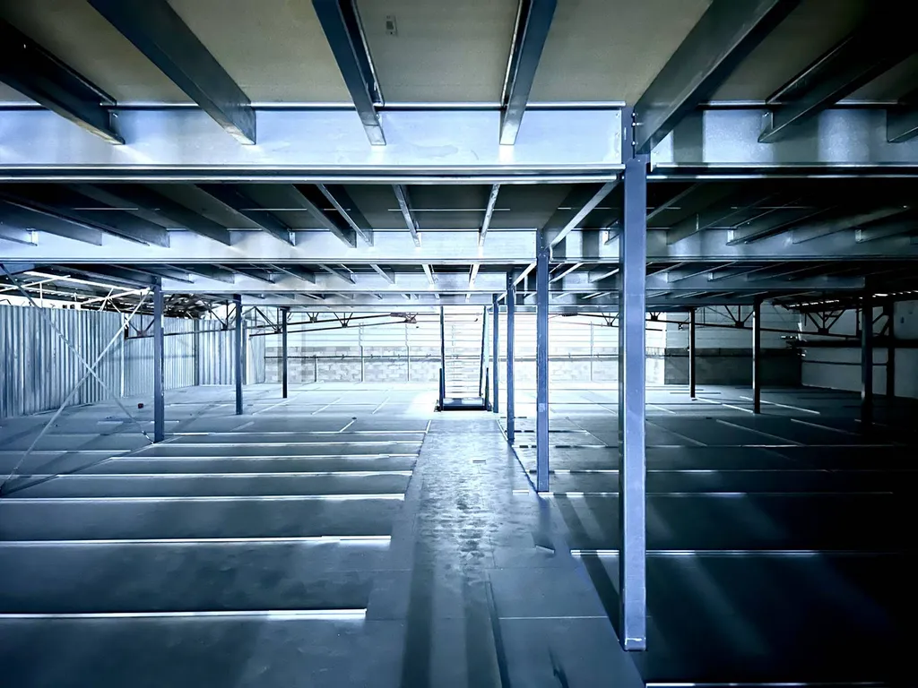 Mezzanine 2 niveaux de 1400 m2 pour box de stockage dans le Rhône
