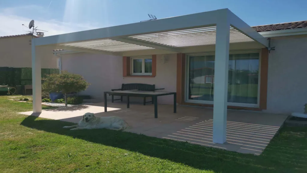 Fourniture et pose d'une Pergola Bioclimatique avec éclairage LED intégré à Fronton