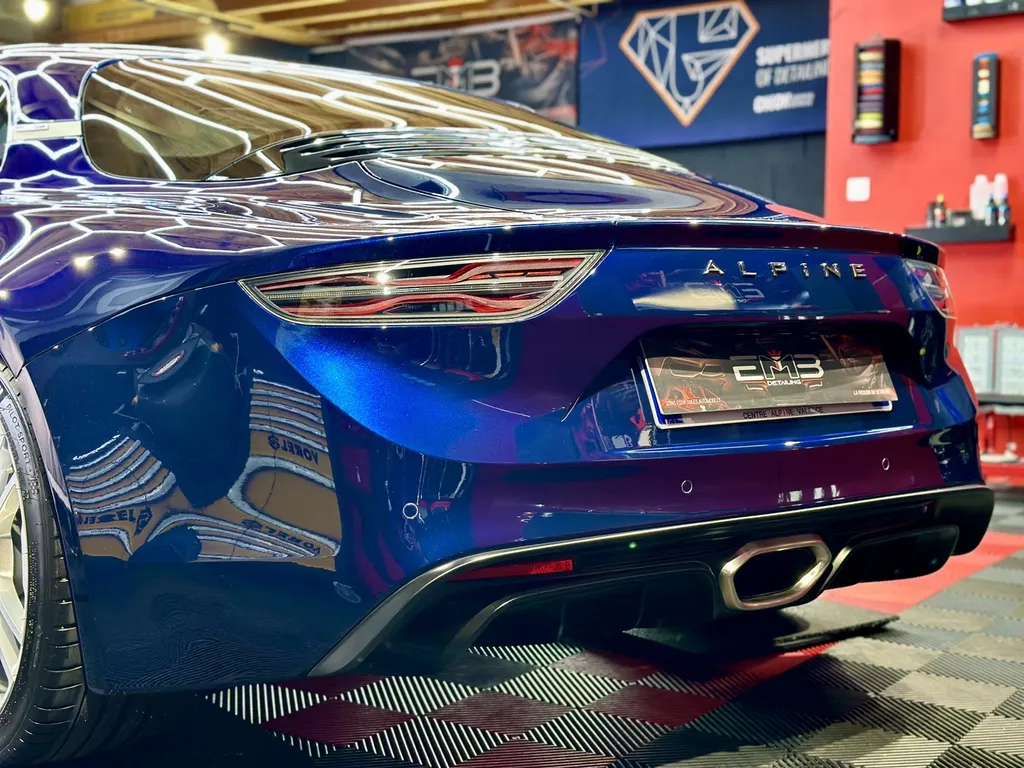 Traitement céramique chez EMB DETAILING protection carosserie spécialiste Alpine A110 sur Lyon