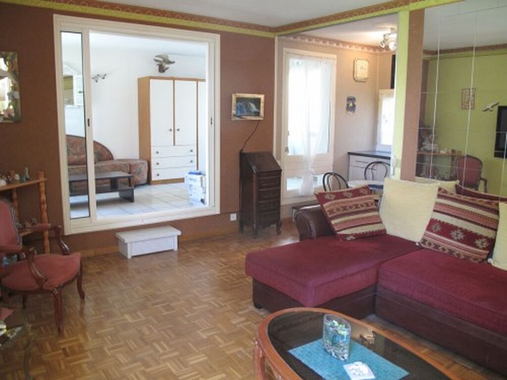 A vendre appartement 2 Cassis au calme dans résidence fermée arborée