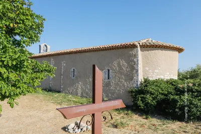 Discover the peaceful hilltop chapel of Notre-Dame de Lamaron, a quiet Provençal escape offering views over Sault and lavender fields