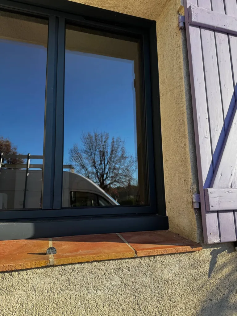 Pose de fenêtre sur mesure en aluminium Pose de fenêtre sur mesure en aluminium