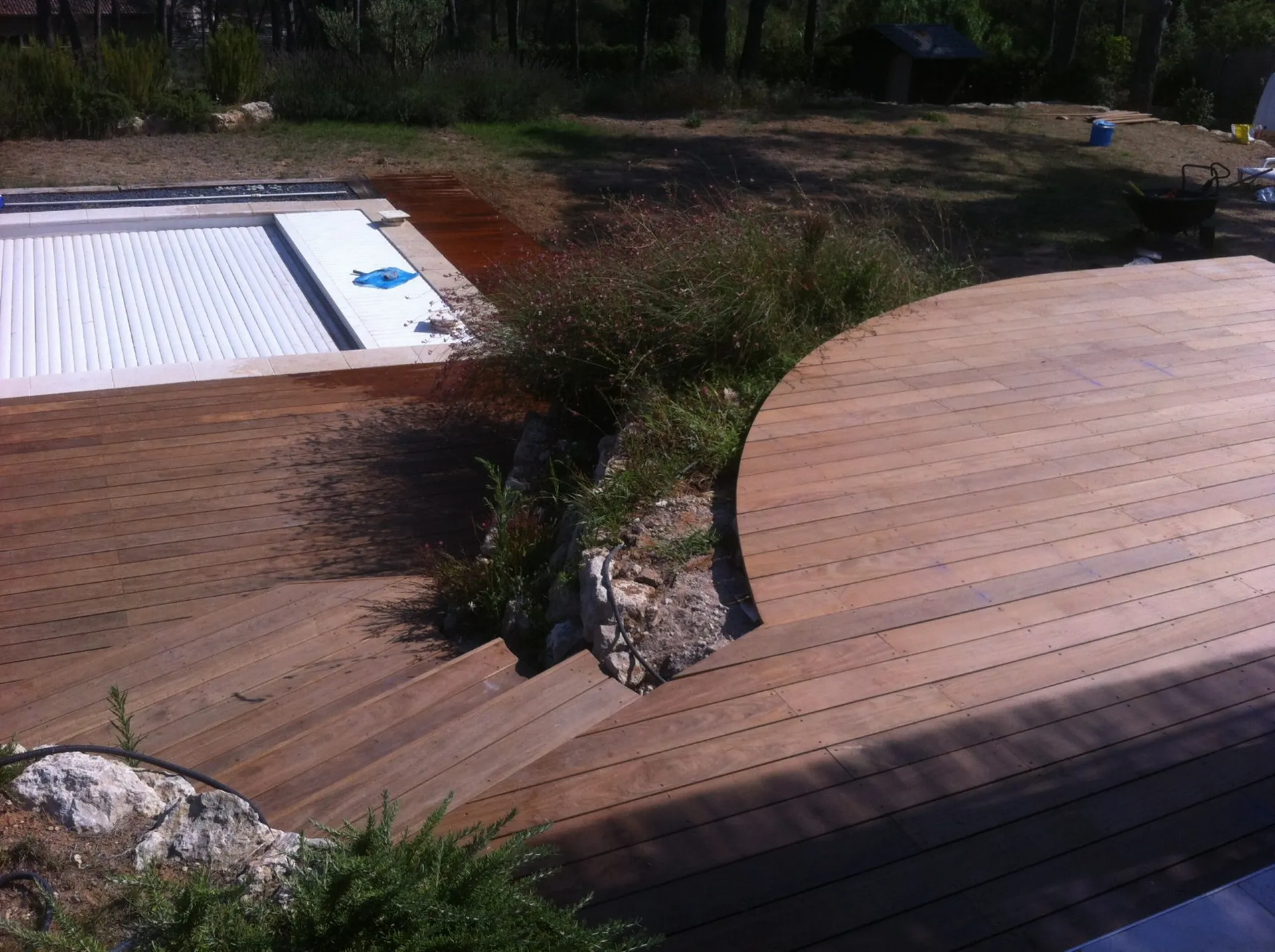 Réalisation de terrasse en bois exotique Ipe à Ventabren 13