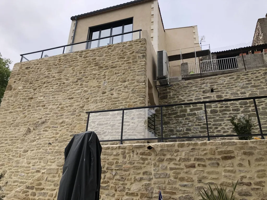 Pose de garde-corps en aluminium et en verre dans le Luberon