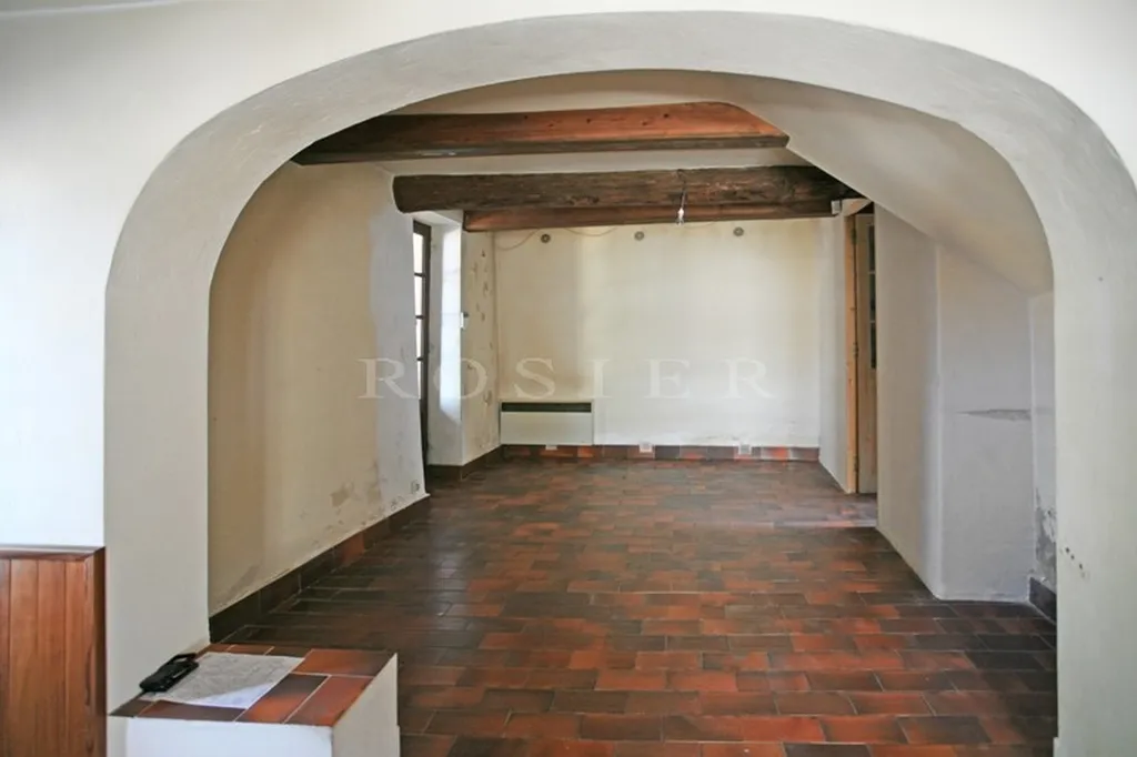 A vendre dans les Monts du Vaucluse,  charmante maison de village avec cour   