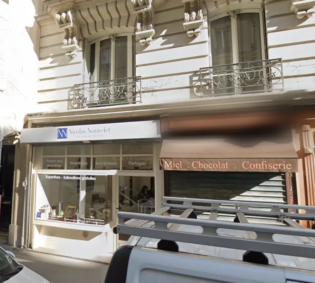 Location - Boutique 45 m², Europe, Rue du Rocher 75008 PARIS