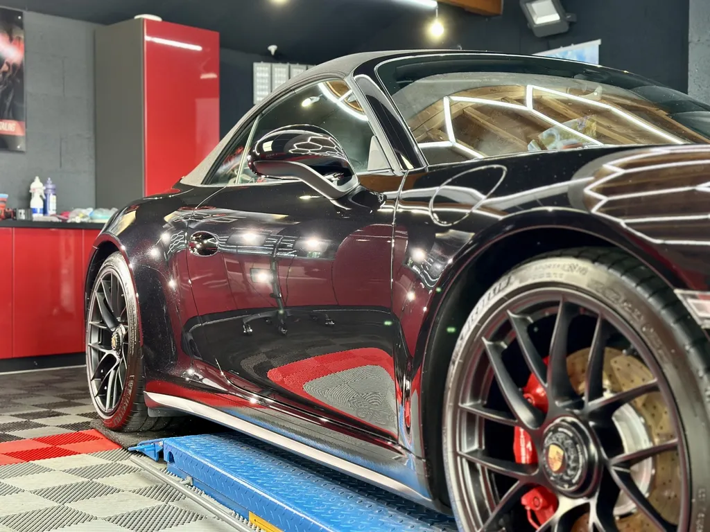 Detailing auto traitement céramique lyon protection carrosserie Porsche 911