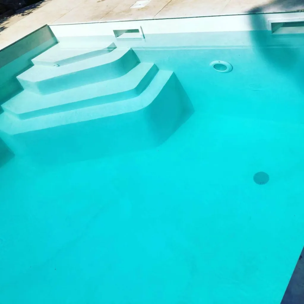 Réalisation béton piscine TERRE DU MONDE