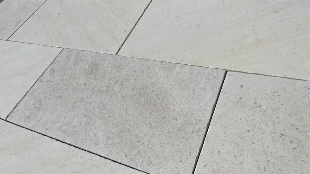 La pierre de France Montagnac, pierres naturelles françaises pour dallage, pavé, revêtement, décoration