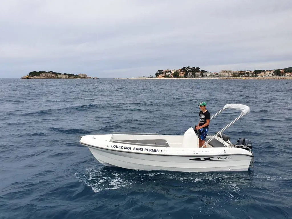 Louer un bateau sans permis près de Six-Fours Var