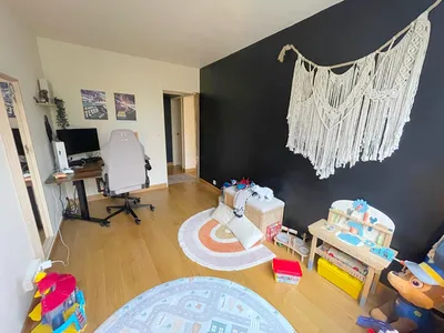 Marly le Roi - Appartement meublé en excellent état général avec 2 chambres et grande pièce de vie au sein d'une résidence calme avec espaces verts