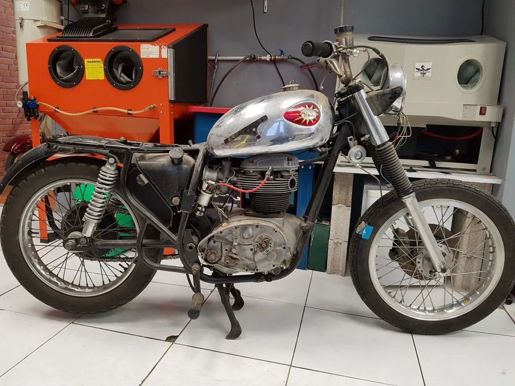 BSA LIGHTNING TOULON
