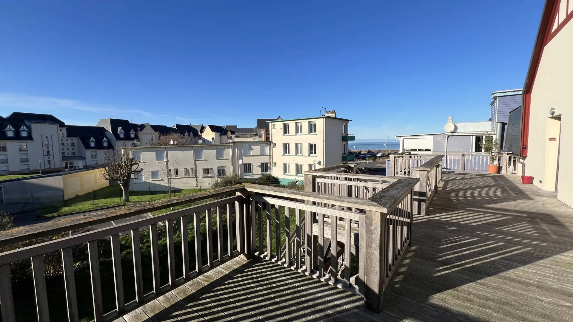 Immeuble de rapport à fort potentiel 186,5m² avec 5 appartements et garage 25m², idéal investisseurs, emplacement bord de mer à Criel-sur-Mer 76910