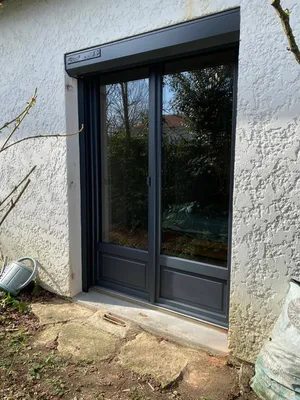Porte fenêtre en PVC gris anthracite sur mesure sur Pessac, proche de Saint Jean d'Illac