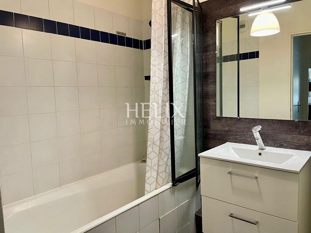 Appartement  Soigné au calme avec balcon sur  parc des impressionnistes et proche RER