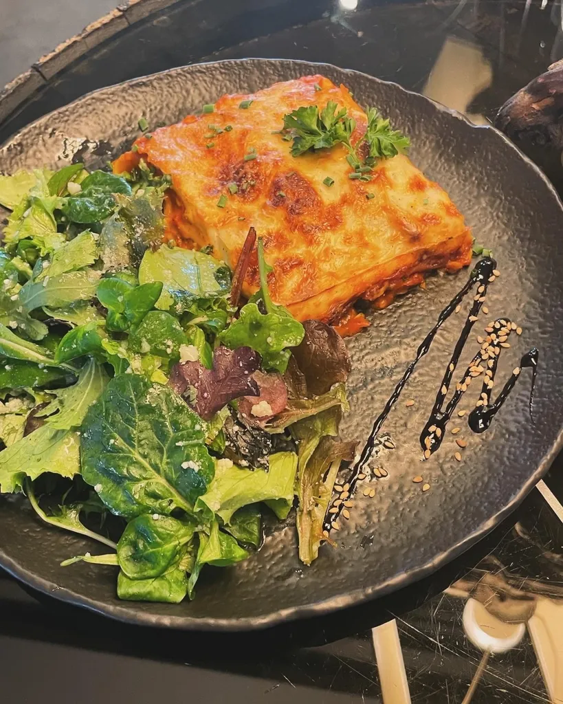 Restaurant semi gastronomique avec terrasse ouvert le midi et le soir les week-ends à Istres