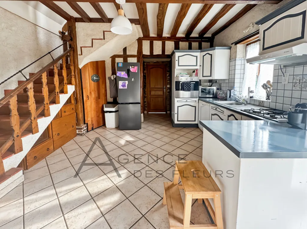 A vendre, belle longer normande de 96 m2 sur un terrain de 1200 m2 située sur la commune du Bec-Thomas 27370