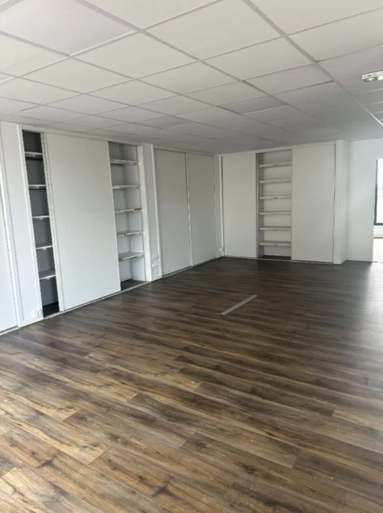 BUREAUX ROUEN - 97 m2 - 5 280 € charges comprises