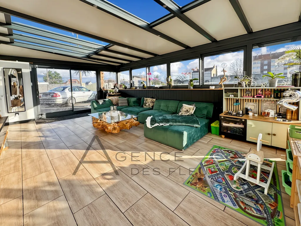 A vendre jolie maison rénovée de 121 m² sur un terrain de 365 m² située à Caudebec-les-Elbeuf 76320