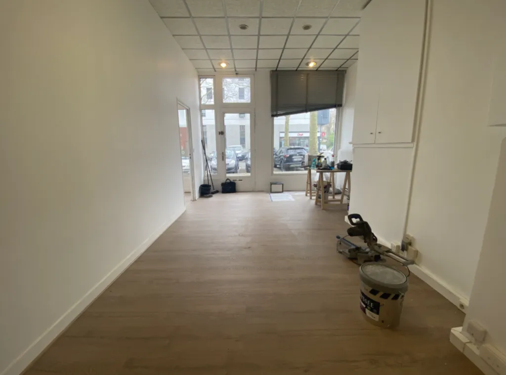 LE HAVRE - A LOUER Locaux Commerciaux de 54 m² en RDC d'un immeuble d'habitation situé derrière l'Hôtel de Ville