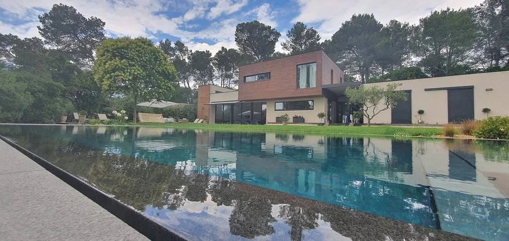 MARGELLE PISCINE EN GRANIT NOIR 