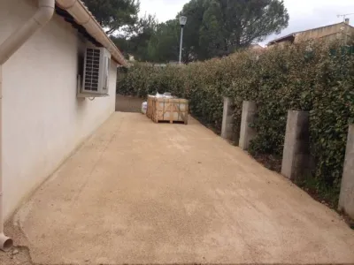 Cheminement transformé en terrain de pétanque