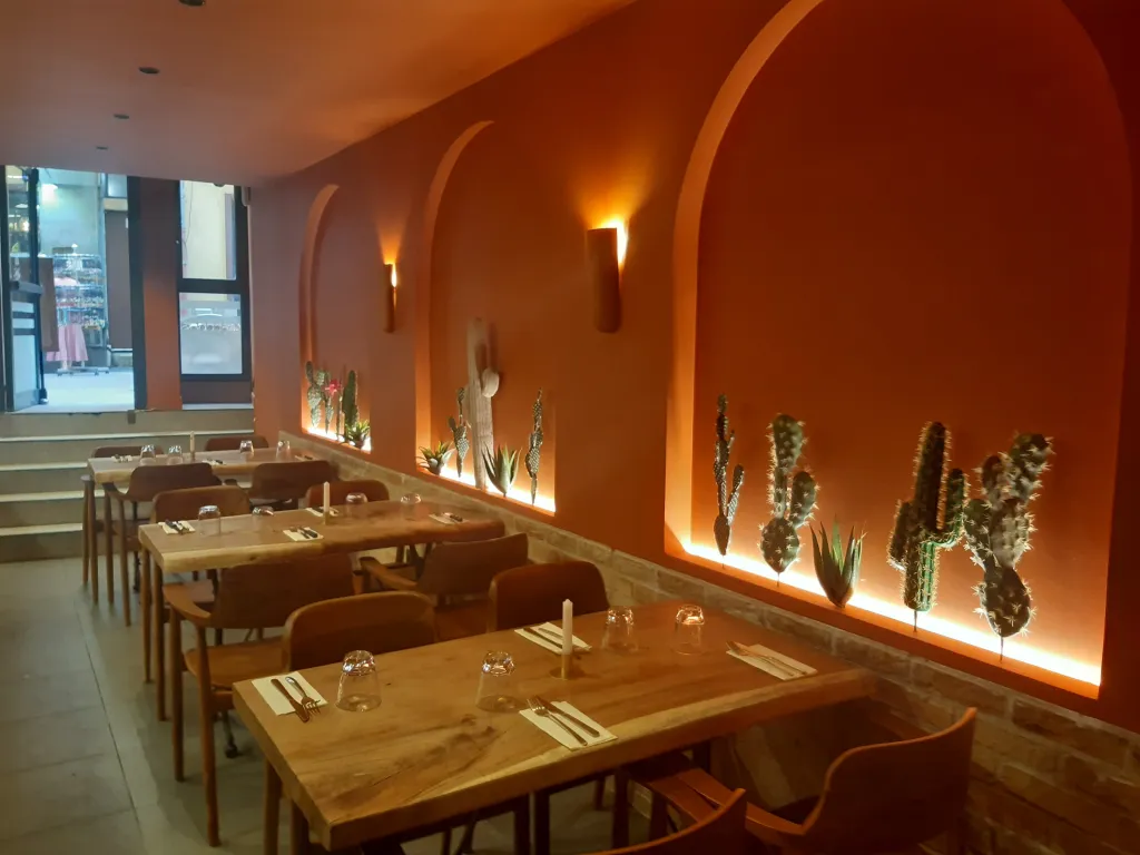 Soirée privative à Nice dans un lieu festif mexicain avec tapas maison, cocktails, animation musicale et espace modulable