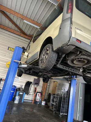  Remplacement de réservoir de carburant – Opel Vivaro chez Kendal Car