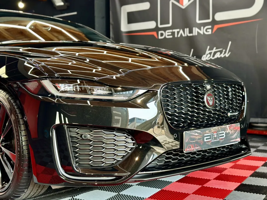 spécialiste du traitement céramique du Lyon et sa région . protection carrosserie Jaguar XE