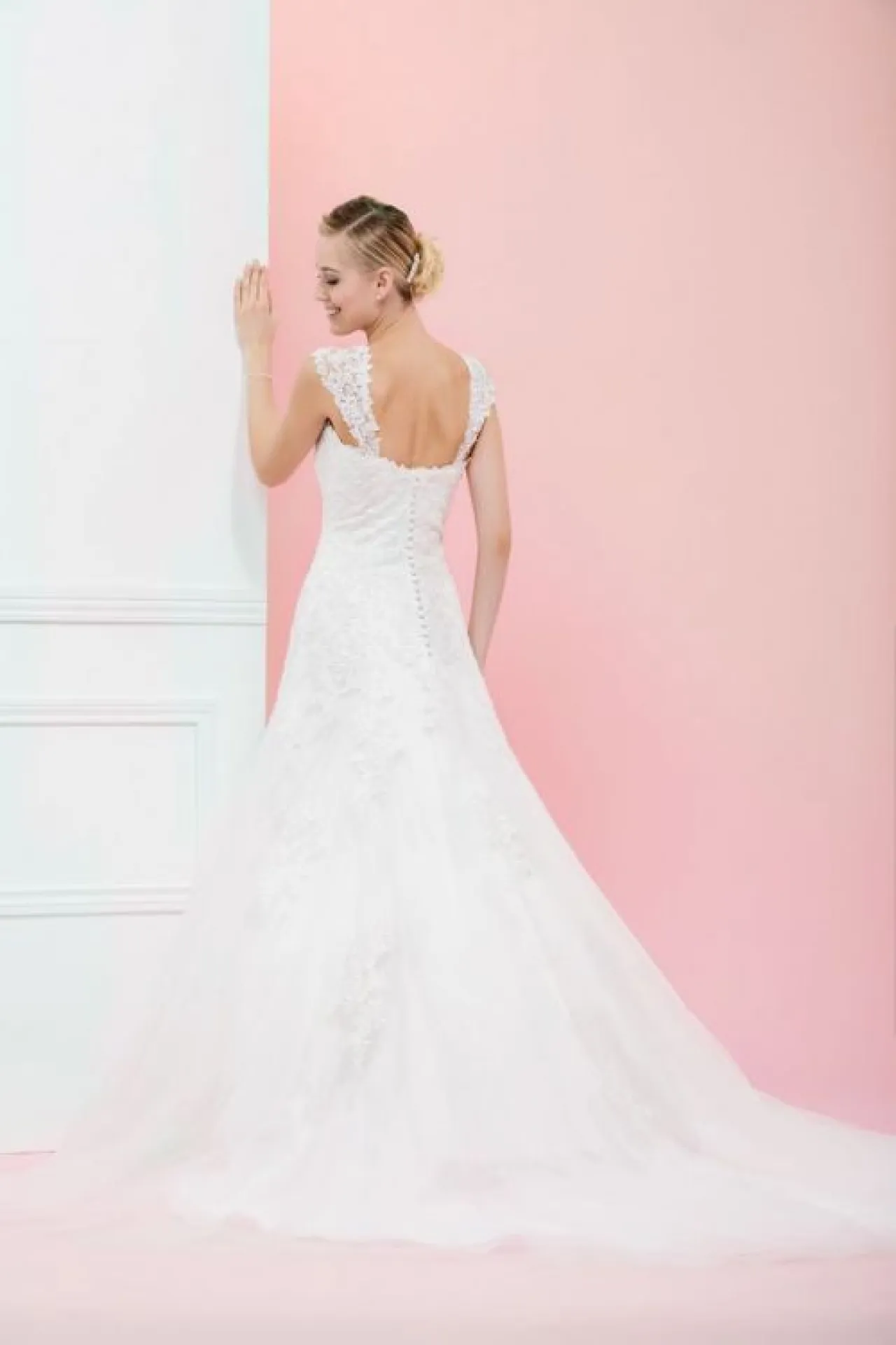 robe de mariée princesse Marseille près de St Mitre les remparts