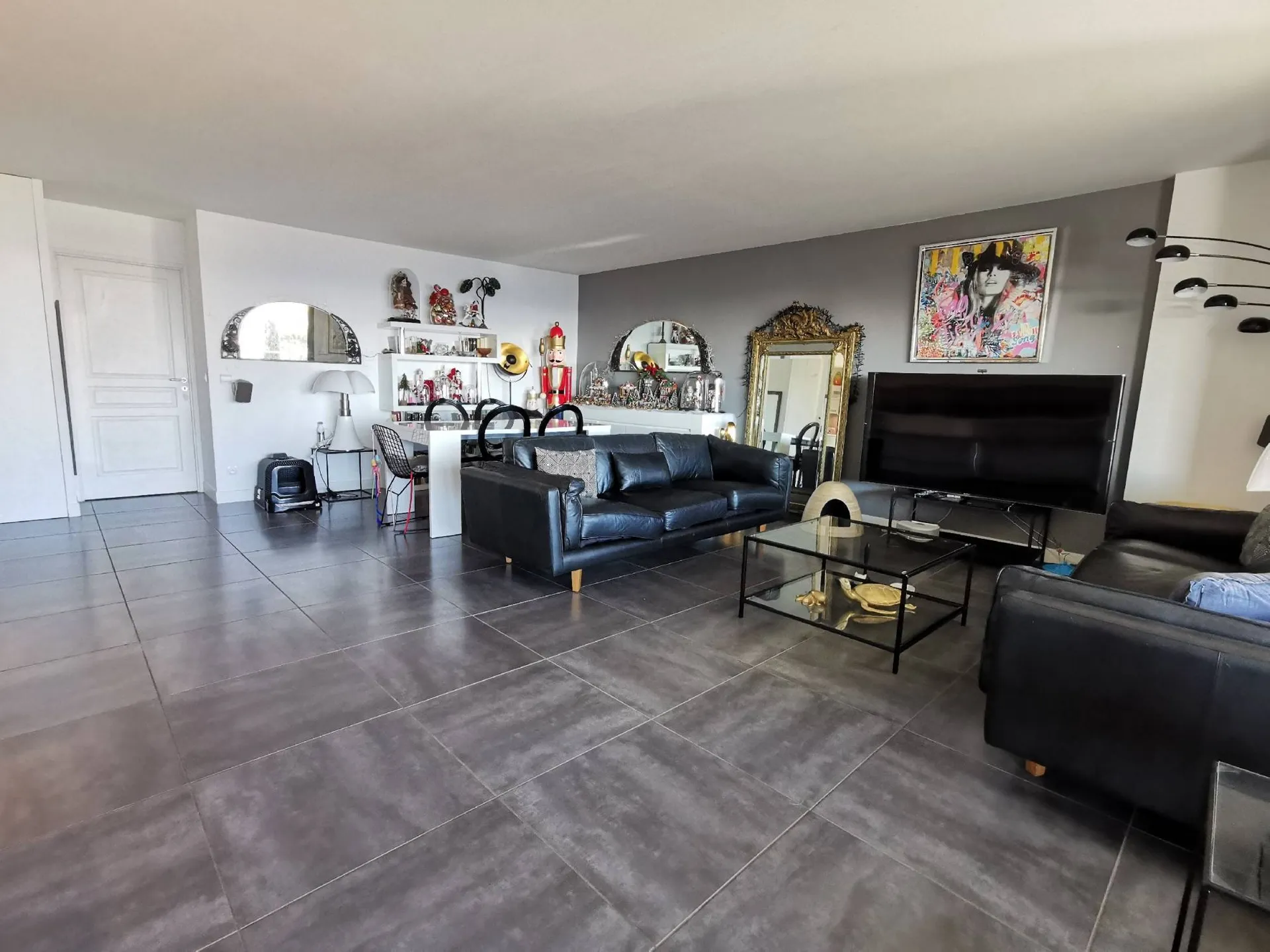 Salon appartement de standing belle vue et lumienux à vendre à cassis standing appartement