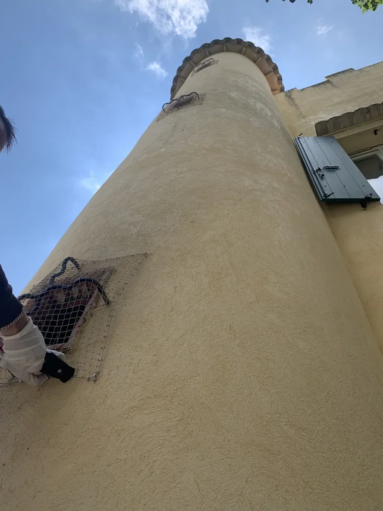 Pose de filet anti pigeon chez un particulier sur la commune d’Aubagne - Bouches du Rhones