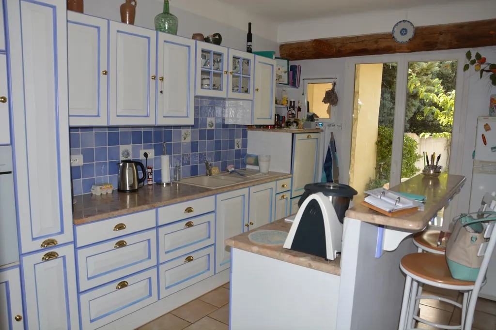 Comtat Vénaissin, maison bourgeoise avec jardin, bassin et piscine à vendre   